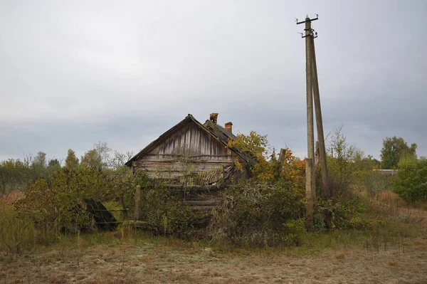 Dům Opuštěné Obci Rudnia Illinetska Postapokalyptická Krajina Podzimní Sezóna Černobylské — Stock fotografie