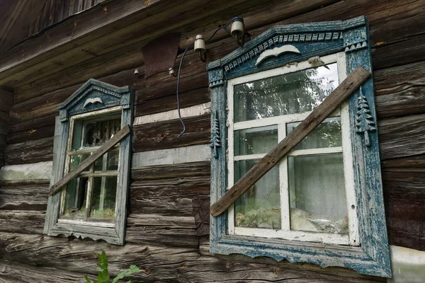 Dům Opuštěné Obci Lubianka Postapokalyptická Krajina Letní Sezóna Černobylské Výlučné — Stock fotografie