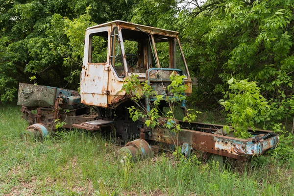 Vehículo Radiactivo Abandonado Viejo Camión Oxidado Cerca Aldea Lubianka Paisaje — Foto de Stock