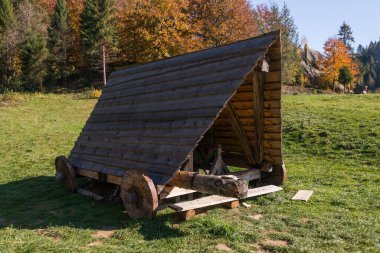 Tustan, Ukrayna 'da koçbaşı taklidi. Tustan 'a Gezinti.