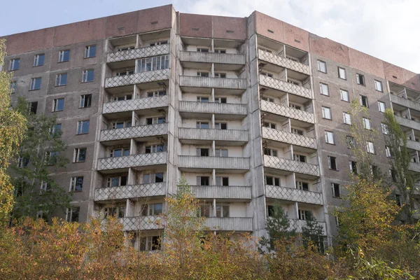 Overgrown Entrance House Ghost Town Pripyat Post Apocalyptic City Autumn — Stock Photo, Image