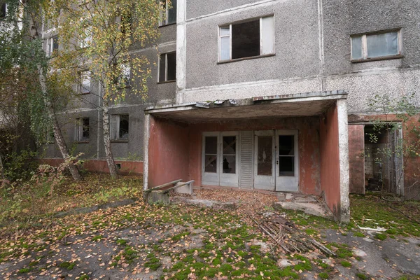 Toegang Tot Huis Spookstad Pripyat Post Apocalyptische Stad Herfstseizoen Tsjernobyl — Stockfoto