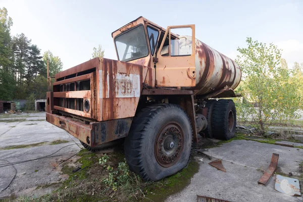 Abandoned Radioactive Vehicle Old Rusty Truck Ghost Town Pripyat Post — Stock Photo, Image