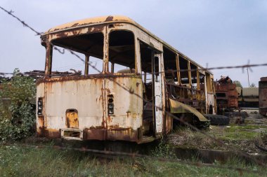 Eski paslı otobüs, Buryakovka radyoaktif araçlar Çernobil 'de mezarlık, sonbahar sezonu, Yasak Bölge, Ukrayna