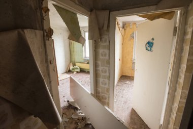 Pripyat, Çernobil Bölgesi, Ukrayna 'da terk edilmiş bir apartmanın içinde.