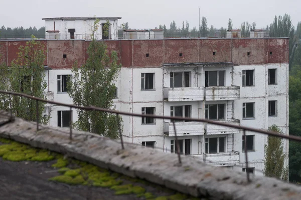 Dům Městě Duchů Pripyat Pohled Střechy Postapokalyptickém Městě Podzimní Sezóna — Stock fotografie