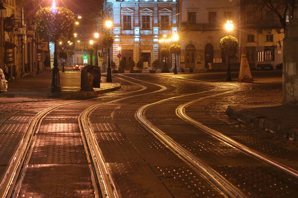 Lviv Ucrânia Outubro 2012 Ruas Cidade Lviv Noite Trilhos Bonde — Fotografia de Stock