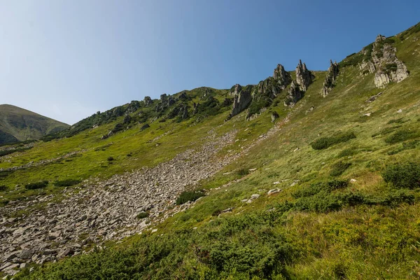 바위들이 카르파티아 산맥의 — 스톡 사진