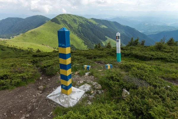 Słupy Graniczne Granicy Ukrainy Rumunii Górach Karpackich Ukraina Zdjęcia Stockowe bez tantiem
