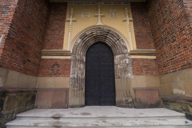 Drohobych, UKRAINE - 17 Kasım 2020: Ortaçağ St. Bartholomew Kilisesi 15-16. Yüzyıl, gotik, barok mimari