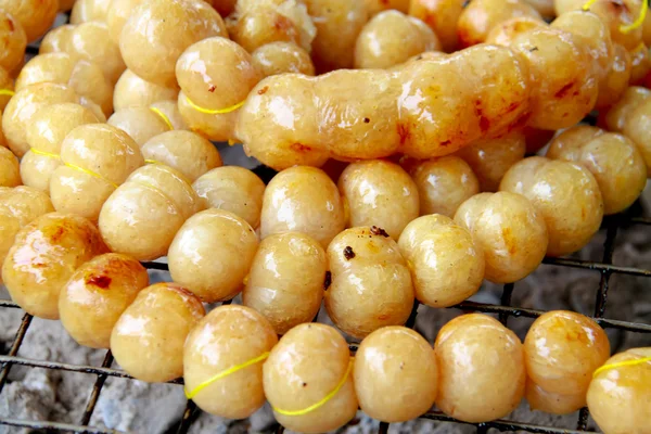 Enchidos grelhados, salsicha de arroz de mistura de porco tailandês (Sai Krawk E-san ) — Fotografia de Stock