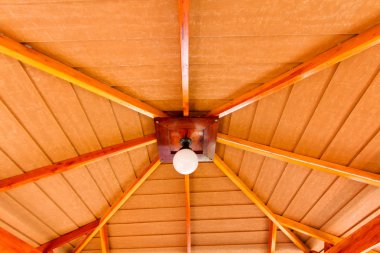 ahşap tavan lambası 