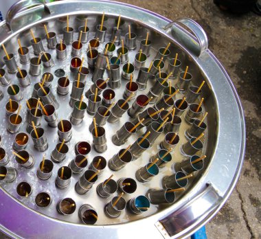 Kumaş dondurma, Tay dili için çelik konteyner ile antik dondurma