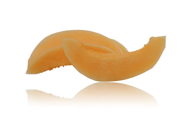 Skivad cantaloupemelon isolerade på vita bakgrunden detta ha — Stockfoto