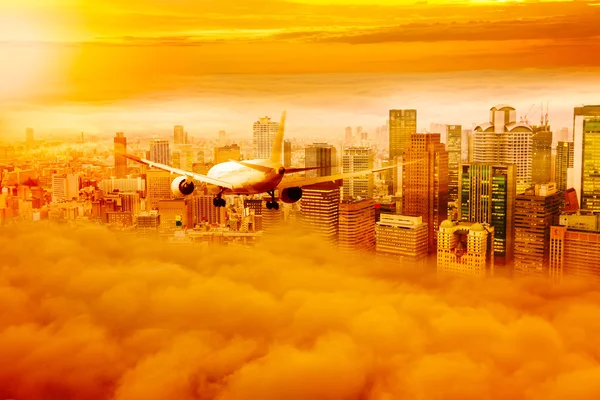 Επιχειρηματική ιδέα που πηγαίνουν στο σπίτι: εμπορικό αεροπλάνο που φέρουν σε λειτουργία — Φωτογραφία Αρχείου