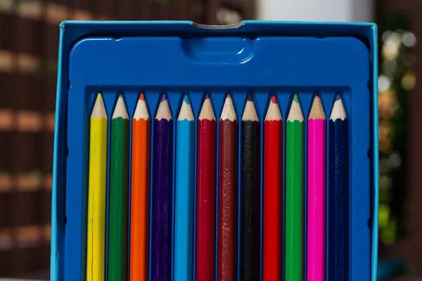 Creiom: um lápis ou vara de giz colorido ou cera, usado para drawi — Fotografia de Stock