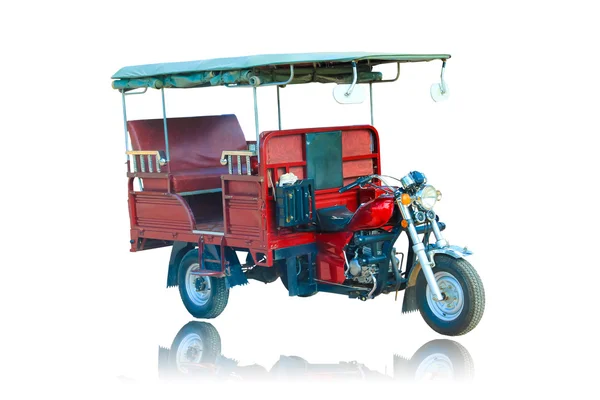 Beyaz arka plan üzerinde izole Three-Wheeler tuk-tuk. Geleneksel — Stok fotoğraf