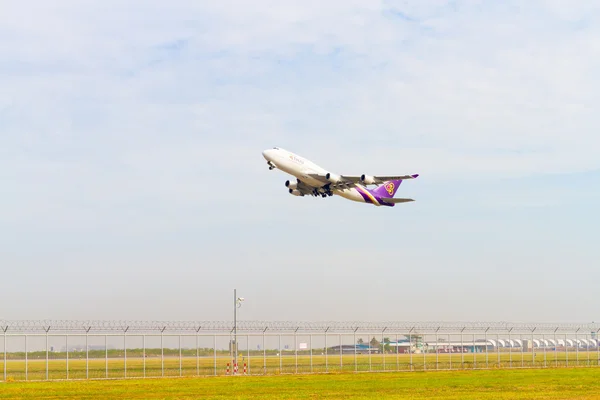 Bangkok, Thailand - May 26, 2016 : Thai airways airplane ,on the — Stock Photo, Image