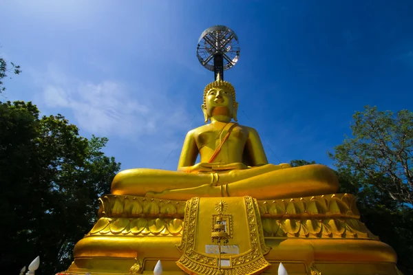 El Buda Suphatthara Bophit en Khao Kradong Forest Park —  Fotos de Stock