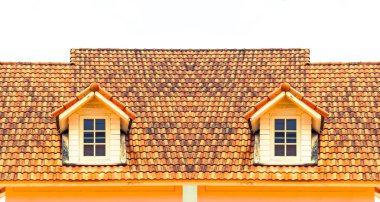 bir pencere ile üçgen çatı çatı modern ev