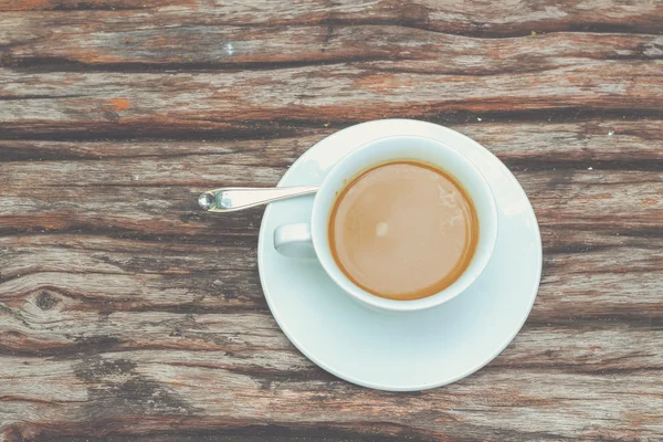 Xícara de café no fundo de madeira — Fotografia de Stock