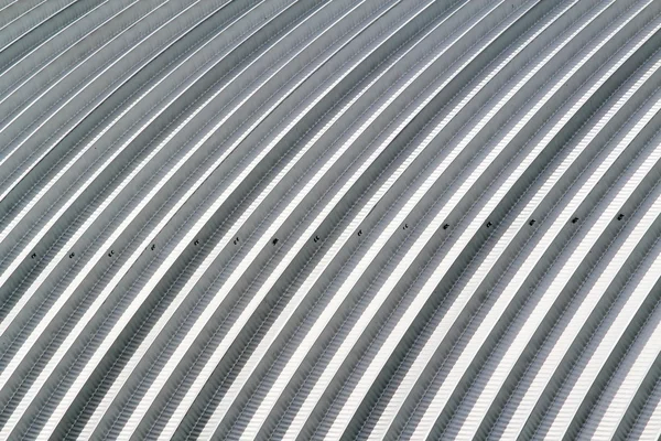 Крива алюмінієвого листа даху, завод сталевий дах — стокове фото