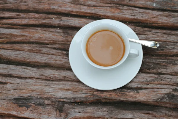 Xícara de café no fundo de madeira — Fotografia de Stock