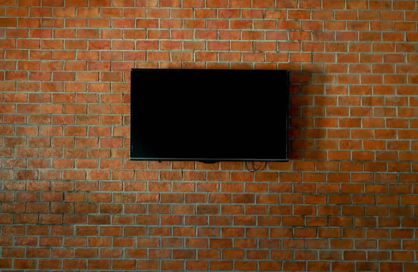 レンガの壁の背景にテレビ ストック画像