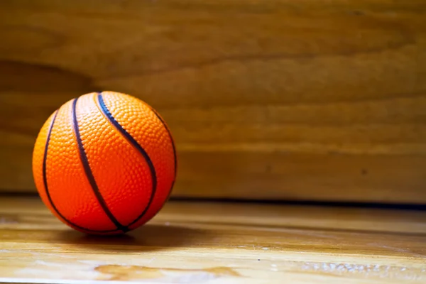 De ballen op een houten vloer met lichteffect — Stockfoto