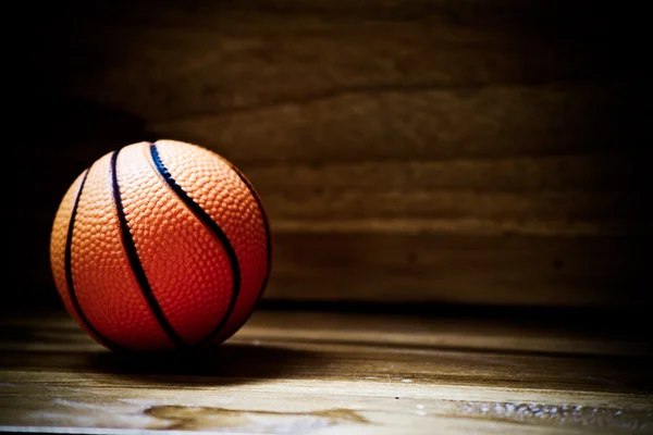 De ballen op een houten vloer met lichteffect — Stockfoto