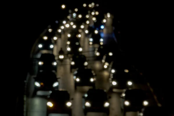 Bir ıslak yağmur şehir Ro ağır trafik bulanık ufuk ışık — Stok fotoğraf