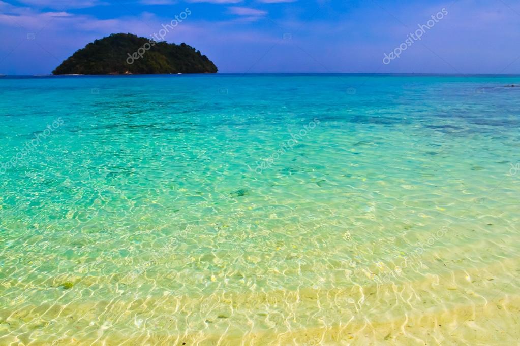 Beautiful of Shallow tropical water and sandy beach at Koh Lipe Stock Beautiful of Shallow tropical water and sandy beach at Koh Lipe Stock