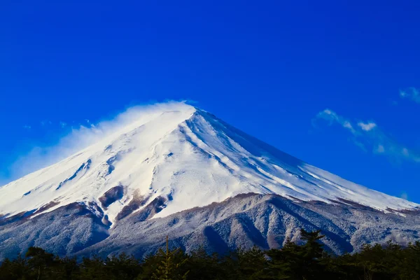 A szent Fuji hegy tetején a hóval borított közelről — Stock Fotó