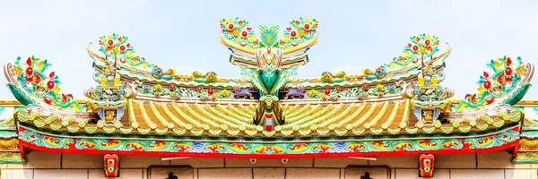 The Symmetry: Chinese Traditional temple roof. — Stock Photo, Image