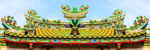 Symetria: Chiński tradycyjny świątyni dachu. — Zdjęcie stockowe