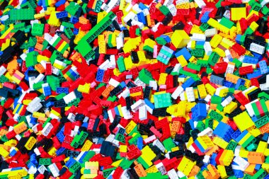 plastik oyuncak blokları