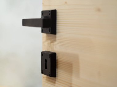 İç kapı için siyah saplı