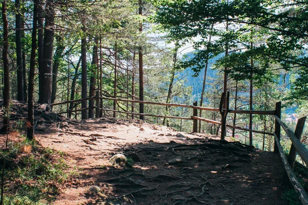 Ascensão segura ao topo das montanhas — Fotografia de Stock