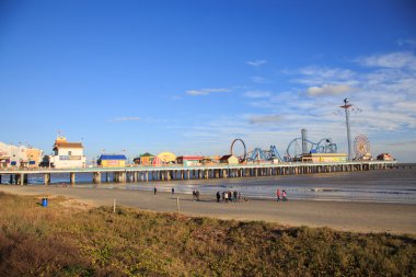 Zevk Pier eğlence parkı ve plaj Galveston'Meksika Körfezi kıyısında