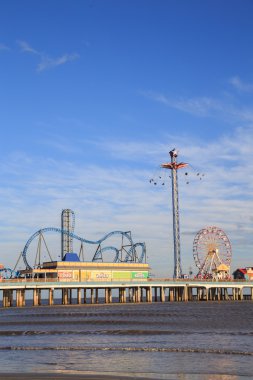Zevk Pier eğlence parkı ve plaj Galveston'Meksika Körfezi kıyısında
