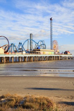 Zevk Pier eğlence parkı ve plaj Galveston'Meksika Körfezi kıyısında