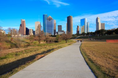 Houston Texas manzarası ile modern gökdelenler ve mavi gökyüzü görünümü 