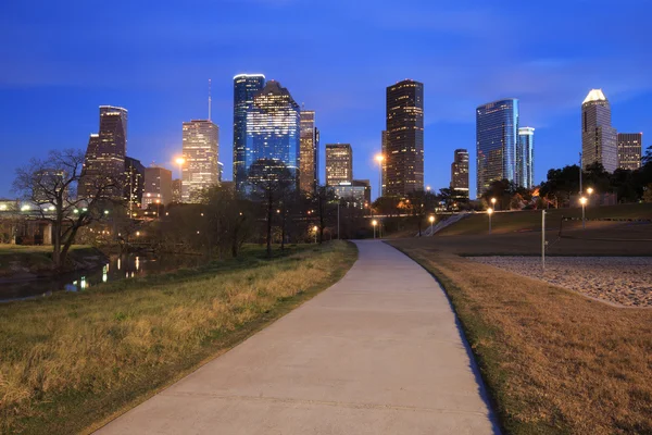 Houston Texas manzarası ile modern gökdelenler ve mavi gökyüzü görünümü 
