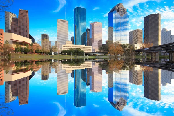 Х'юстон Техас Skyline з ультрасучасні хмарочоси і видом на Синє небо — стокове фото