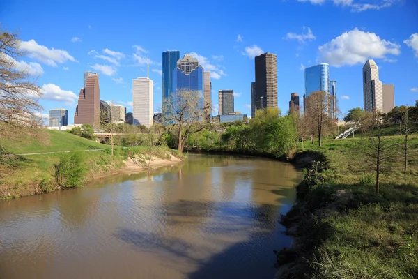 Houston Texas Skyline com arranha-céus modernos e vista para o céu azul — Fotografia de Stock