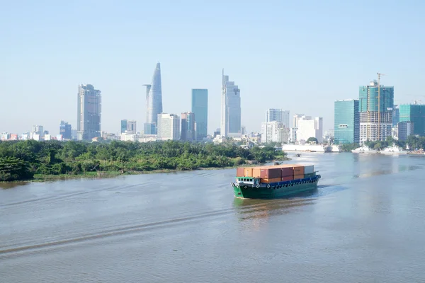 Hermoso paisaje en la mañana de SaiGon ribera del río en el centro de Ho chi Minh City — Foto de Stock