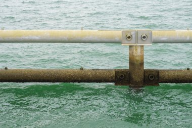 Metal blok dalgakıran, Singapur deniz