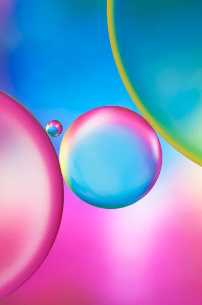 Gotas de aceite y burbujas de aire en el agua — Foto de Stock