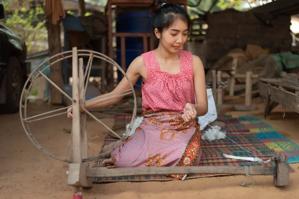 Young Asian Woman Spinning Cotton Thread Hand — Stock Photo, Image