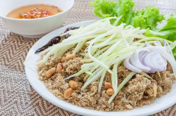 çıtır catfish yeşil mango ve sebze salatası